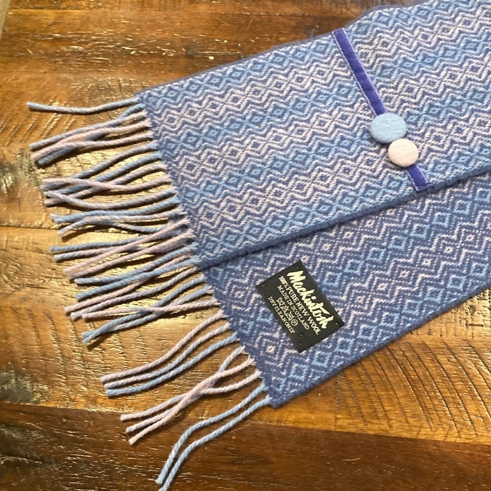beautiful Mackintosh 100% pure new wool scarf